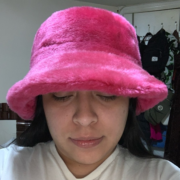 Pink Fur bucket hat - Picture 3 of 3